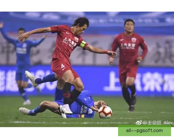王燊超左右边卫自由切换助力球队防守与进攻优化